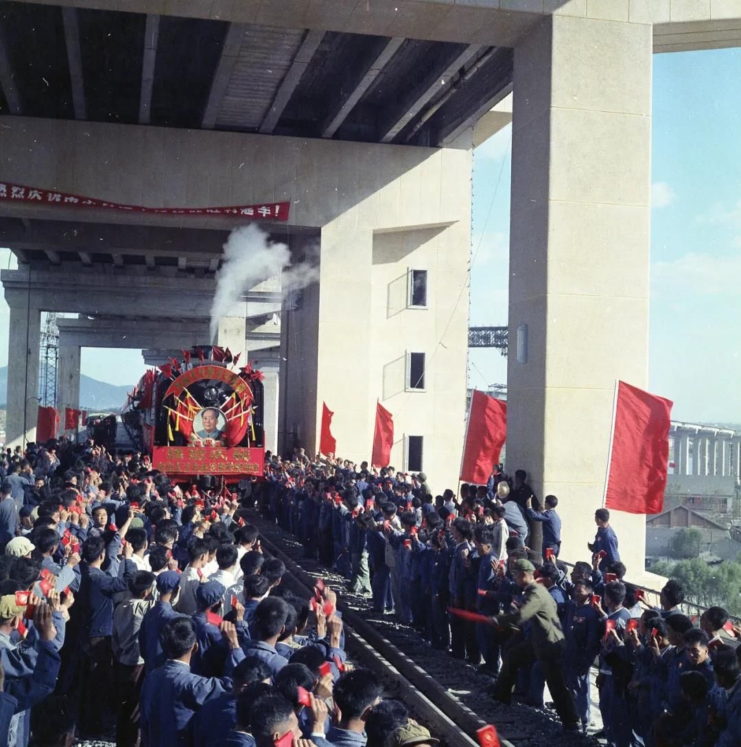 南京長(zhǎng)江大橋通車